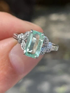 18ct Gold Emerald Cut Natural Emerald & Diamond Ring 4.7 Grams - Picture 1 of 6