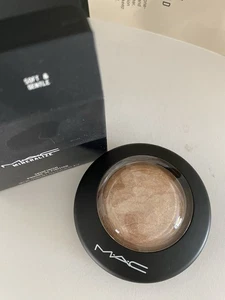 MAC Mineralize Skinfinish Highlighter, Soft And Gentle, 0.35 OZ / 10 g, New - Picture 1 of 8