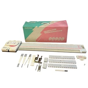 Silver Reed New Amimume LK100N Portable Knitting Machine 9mm Gauge Pink - Picture 1 of 10