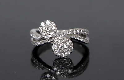 $4,750 Oro Blanco 18k Redondo Racimo de Flores Diamante Vástago Dividido Anillo Banda Talla 7 Foto 1 de 4