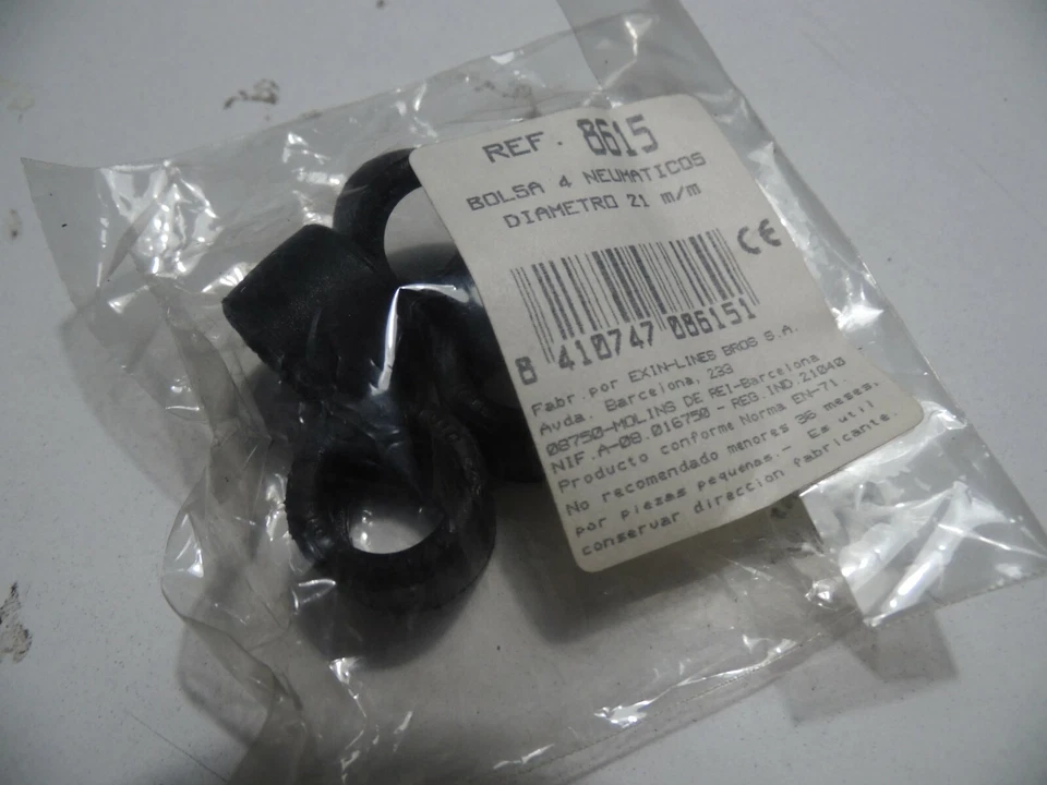 VINTAGE SCALEXTRIC 8615 Tires x4 ( 21 mm diameter ) - Photo 1/1