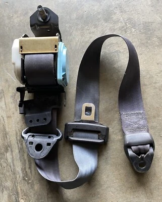 00-03 2000 DODGE DURANGO RIGHT PASSENGER FRONT SEAT BELT RETRACTOR BLACK - Image 1 of 4