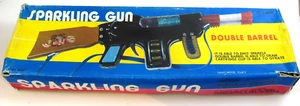 Vintage MF 8817 Wasserspritzgewehr Sparkling Gun Friction Double Barrel 1970er - Picture 1 of 3