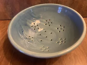 HAND THROWN STUDIO POTTERY STONEWARE BERRY BOWL STRAINER COLANDER Large 9” - Picture 1 of 12