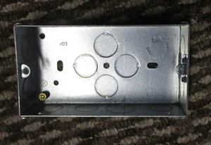 8 x 2-Gang verzinkter Stahl Ausklopfkasten 35 mm - Bild 1 von 2