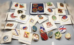 Lote de 30 prendedores de unidad DI de división y regimiento del ejército de la guerra de Vietnam - CAPELLANES RAROS - Imagen 1 de 2