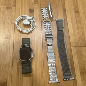 Apple Watch Ultra 49mm Titanium A2622 GPS + LTE (MQET3LL/A) - Zdjęcie 1 z 2