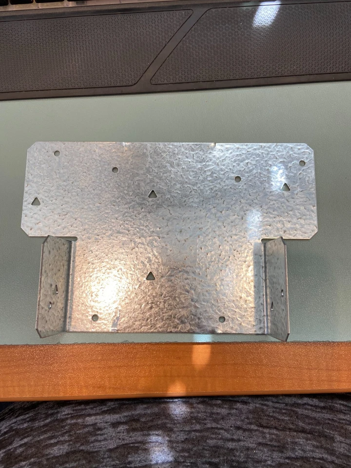 Tapa de poste Simpson Strong Tie Z-max calibre 18 6" x 6"  Foto 1 de 1