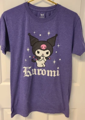 Camiseta Kuromi Adulto Sonriendo Entre Estrellas Talla Pequeña Hello Kitty Anime Travieso Foto 1 de 4