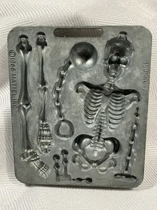 Vintage Mattel 1966 Creepy Crawlers Skeleton Mold 4495-051 - Imagen 1 de 2