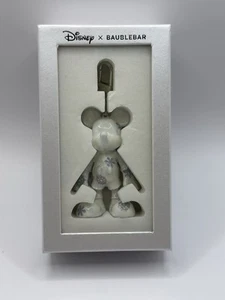 Disney x Baublebar Mickey Mouse Schneeflocke Taschenanhänger - Bild 1 von 2