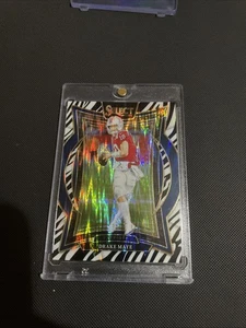 2024 Select Football Drake Maye Concourse RC Zebra Prizm Shock Patriots #27 - Bild 1 von 5