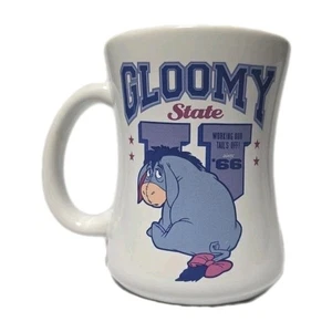 Neue authentische Disney exklusive Eeyore "Gloomy State U" doppelseitige Tasse - Bild 1 von 4