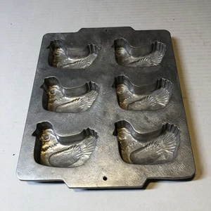 Vtg Metal Mold In The Shape Of Hens Chickens Baking Cooking CRT - Picture 1 of 5