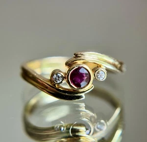 Cute Vintage 18K 750 Yellow Gold Ruby & Diamond Ring Sz ~6.25-6.5 2.3g European - Picture 1 of 13