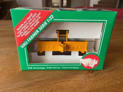Siku Farmer 1:32 Kreiselegge 1958 Gelb Traktor,Schlepper - Bild 1 von 4