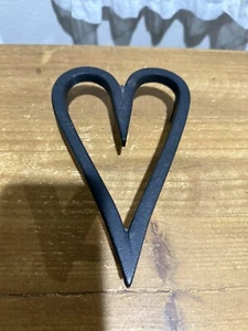 Vintage JW John Wright Thick Cast Iron Heart Shaped Trivet #302 Made in USA - Picture 1 of 4