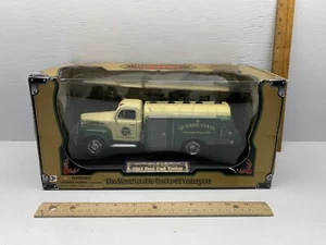 Golden Wheel Hall Of Fame Collection 1951 Ford Fuel Tanker Maßstab 1:25 Neu in Box - Bild 1 von 6