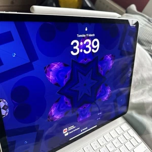Apple MacBook Pro 13 pouces 5ème génération 128 Go gris sidéral avec Apple Pencil/clé magique - Photo 1/7