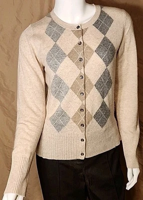 Apt. Cárdigan de cachemir Argyle pequeño para mujer 9 en gris beige y marrón con botones Foto 1 de 4
