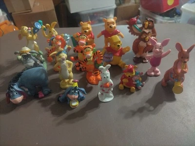 Lote de 18 figuras de PVC Disney Winnie the Pooh Owl Eeyore Rabbit Piglet Tigger 2000 Foto 1 de 4