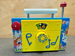 Fisher Price TV-Radio Musical Wind-Up, Famer in the Dell - Picture 1 of 6