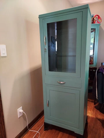 VINTAGE RESTORED MEDICAL CABINET NEW PAINT 2 GLASS SHELVES LIGHTED INTERIOR Cover