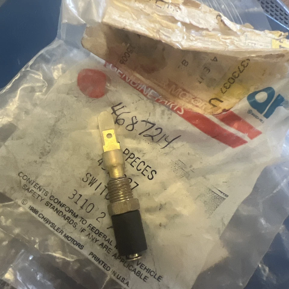 Interruptor Dr Int Lite NOS MOPAR 4687214 Cantidad 1 Foto 1 de 2