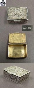 Square Pill Box in 800 Silver with Floral Decor Inside Gold Plated - Picture 1 of 1