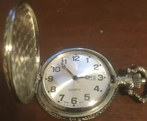 Unknown Quartz With Train on Cover Pendant Watch Silver Working # 520 - Picture 1 of 3