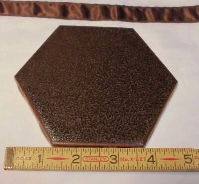 1 件 棕色六边形陶瓷 5 英寸瓷砖:水晶釉 American Olean 4-3/8 出品 — 第 1/4 张图片