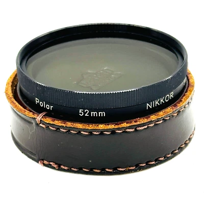 Excellent used Nikon Nikkor Polarizing 52mm Screw Mount Filter w/leather Case - Image 1 of 4