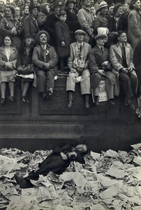 1952 Henri Cartier Bresson Trafalgar Sq Waiting King George Coronation Art Photo - Picture 1 of 1