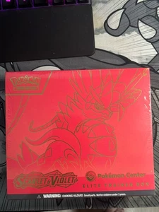 Scarlet and Violet Base Set Pokemon Center Exclusive ETB (Koraidon) Neu - Bild 1 von 6