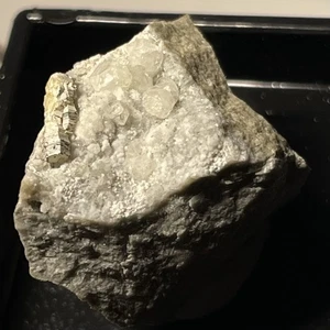 Cristal Weloganita Calcita y Dawsonita Micro Francon Qry Quebec CANADÁ  - Imagen 1 de 21