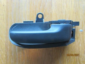 TOYOTA YARIS 2002 PASSENGER REAR DOOR INTERIOR HANDLE O/S/R - Picture 1 of 2