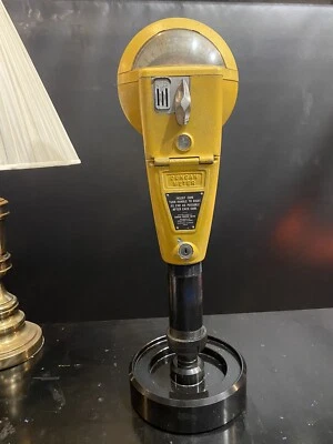 Parquímetro y llave Duncan 60 amarillo vintage, funcionando Foto 1 de 4
