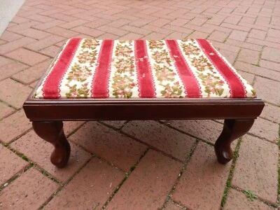 Reposapiés de madera dura Bombay Co. de colección Foto 1 de 4