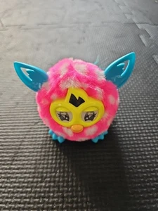 Hasbro Furby Furblings 2013 macchie rosa e bianche mini Furby Boom - Foto 1 di 9