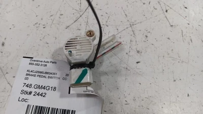 Переключатель педали тормоза Buick Encore 2016 2017 2018 2019 - Изображение 1 из 4