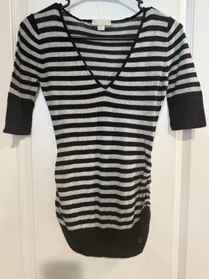 Suéter Guess Y2K tejido a rayas negro y gris talla pequeña - cuello en V profundo Foto 1 de 3