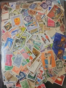 Monde Gros lot+1200 timbres divers et Vrac /oblitérés voir photos M 5 - Afbeelding 1 van 5