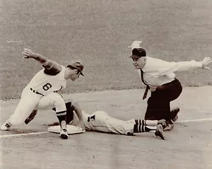 1969 Wire Photo Matty Alou Sal Bando Tom Gorman en acción en el Juego de Estrellas de la MLB - Imagen 1 de 2