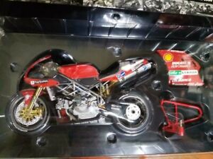 MINICHAMPS 1:12 Carl Fogarty Ducati 996 Superbike World Champion 