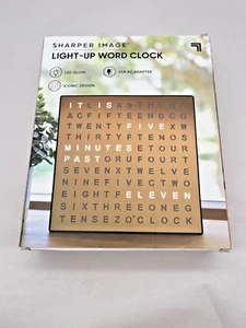 Sharper Image LED Illuminazione Parola Orologio Design Iconico Adattatore Elettronico USB AC - Foto 1 di 2