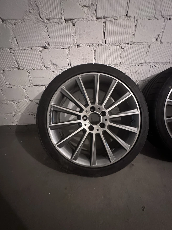 Felgesommerreifen für Mercedes C220d amg line Vorne 225/40ZR19 Hinten 255/35ZR19 - Bild 1 von 4