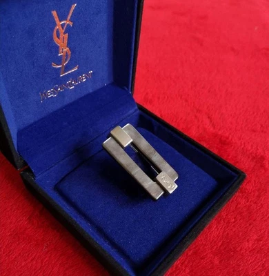 Yves Saint Laurent Woman Brooch Black Pearl Shell Decoration Case Included 355 L - Image 1 of 4