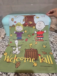 2021 Peanuts Welcome Fall 12" x 18" Gartenflagge - Bild 1 von 5