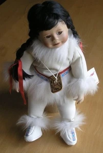 Vintage Ashton Drake Knowles Miki Inuit ragazza bambola di porcellana del Nord America nuova - Foto 1 di 8
