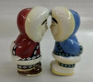 Alaskan Magnetic Kiss Couple Salt & Pepper Shaker Set - Picture 1 of 8